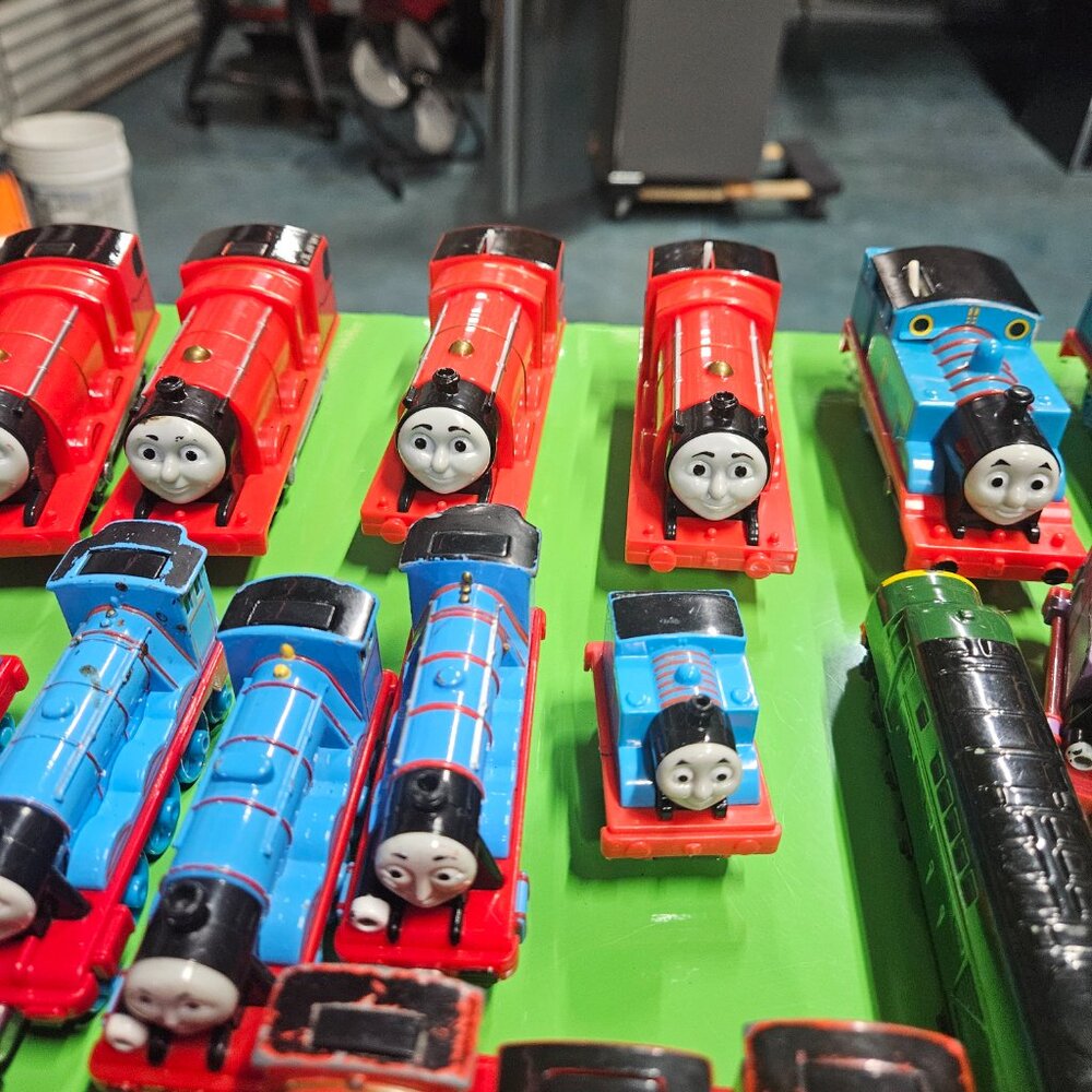 HUGE LOT of 77 Thomas and Friends Trains - Picture 13 of 16